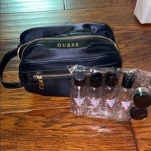GUESS toiletry set